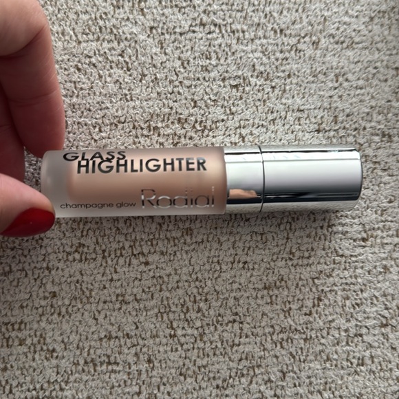 Rodial Glass Highlighter - Champagne Glow - Picture 5 of 5